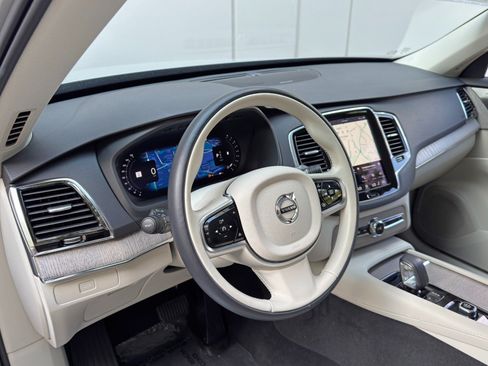 Used 2025 Volvo XC90 B6 Plus AWD/4WD image 14