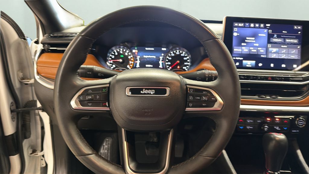 Used 2024 Jeep Compass Limited AWD/4WD image 12