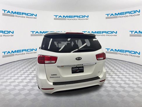 Used 2016 Kia Sedona LX w/ Option Group 020 FWD image 4