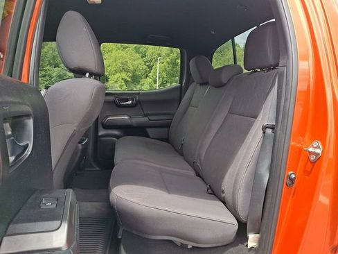 Used 2017 Toyota Tacoma TRD Off-Road w/ Tow Package AWD/4WD image 10