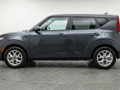Used 2025 Kia Soul LX w/ LX Technology Package FWD image 5