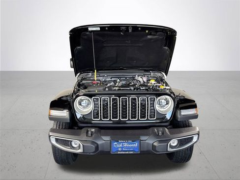 New 2026 Jeep Wrangler Unlimited Sahara AWD/4WD image 22