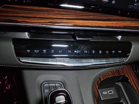 Certified 2022 Cadillac Escalade Premium Luxury image 5