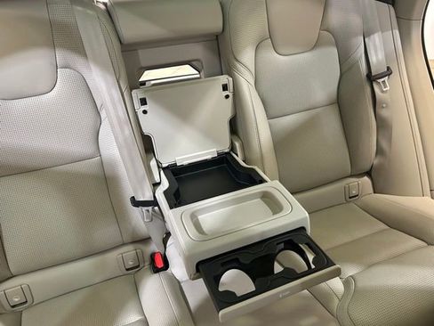 Used 2018 Volvo XC60 T8 Inscription image 22