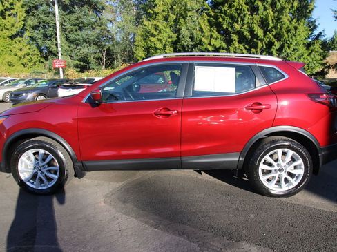 Used 2022 Nissan Rogue Sport SV w/ Technology Package image 2