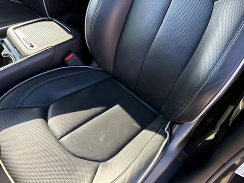 Used 2025 Chrysler Pacifica Limited FWD image 19