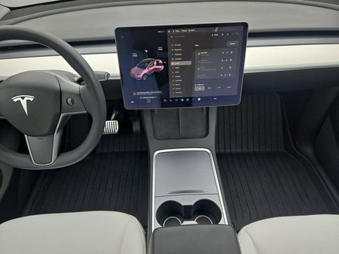 Used 2022 Tesla Model Y Long Range image 20