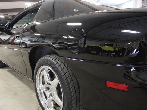 Used 2000 Chevrolet Camaro Z28 w/ SS Performance/Appearance Pkg image 12