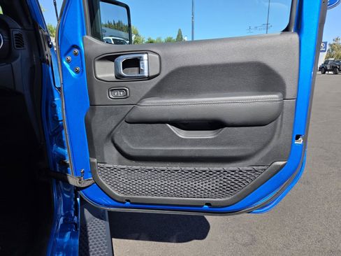 Used 2023 Jeep Wrangler Unlimited Sahara AWD/4WD image 22