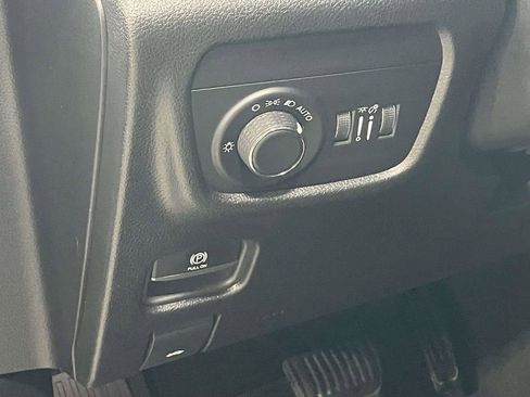 Used 2024 Jeep Grand Cherokee L Laredo image 27