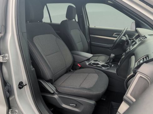 Used 2018 Ford Explorer XLT FWD image 40