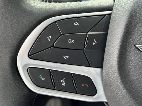 Used 2024 Chrysler Pacifica Touring-L image 23