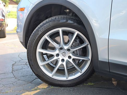 Used 2020 Porsche Cayenne AWD/4WD image 16