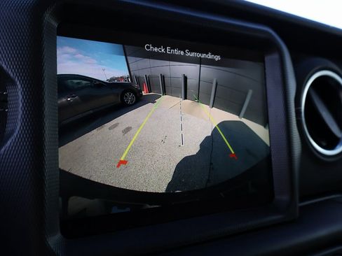 Used 2023 Jeep Wrangler Unlimited Sahara w/ Cold Weather Group image 33