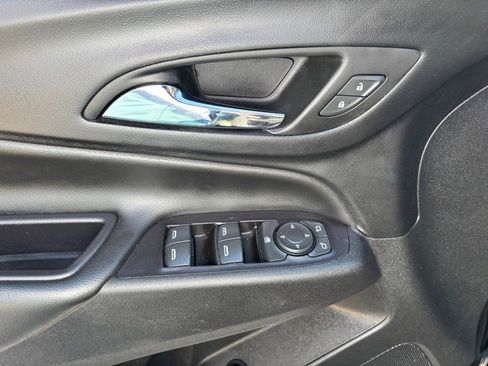 Used 2019 Chevrolet Equinox LT FWD image 18