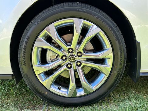 Used 2021 Toyota Sienna Platinum FWD image 13