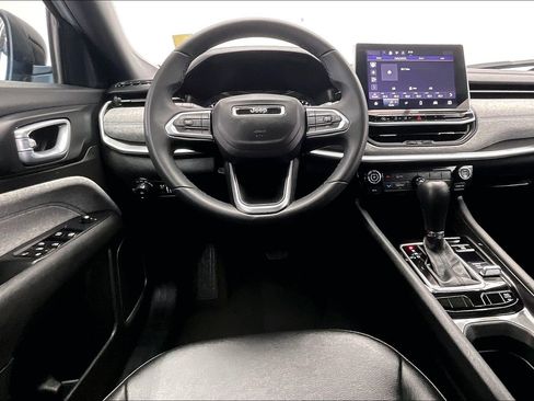 Used 2024 Jeep Compass Latitude AWD/4WD image 4