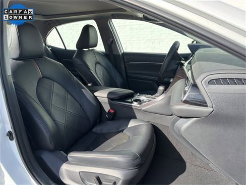 Used 2019 Toyota Camry XLE image 14