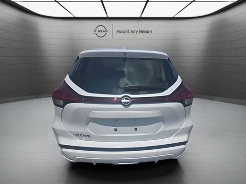 New 2025 Nissan Kicks Play S FWD image 4