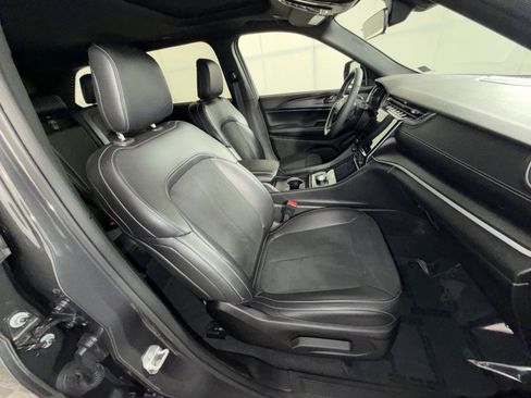 Used 2025 Jeep Grand Cherokee Altitude image 26