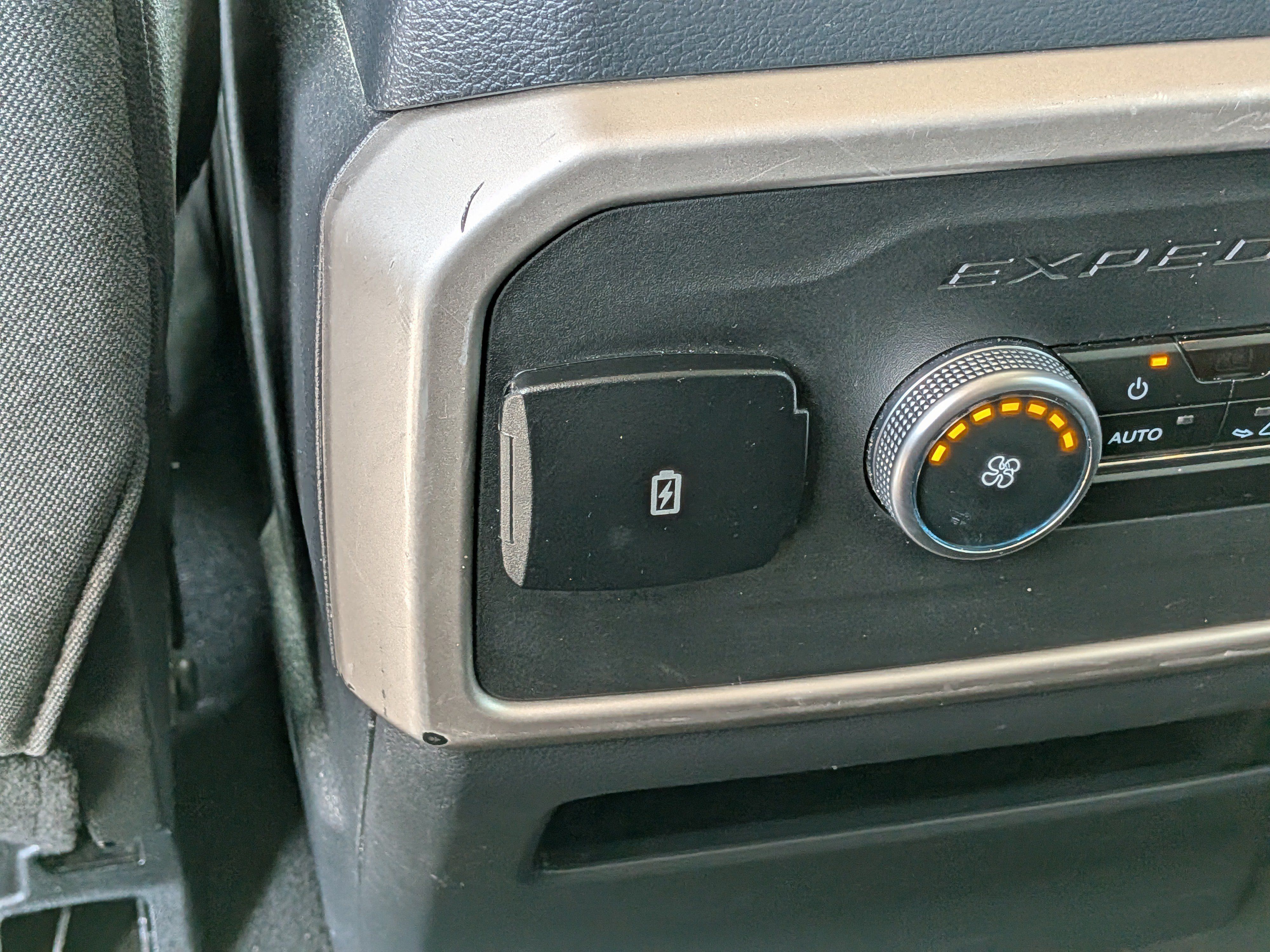 Used 2024 Ford Expedition XLT RWD image 15