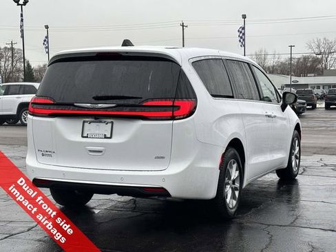New 2026 Chrysler Pacifica Select image 38
