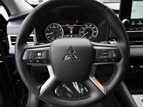 Used 2024 Mitsubishi Outlander SE Black Edition image 24