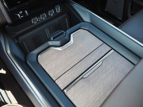 New 2025 RAM 2500 Limited image 30