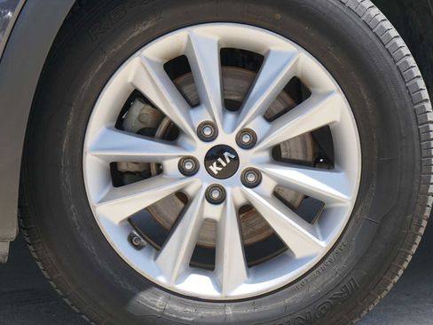 Used 2019 Kia Sorento AWD V6 image 2