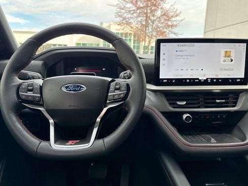 Used 2025 Ford Explorer ST image 14