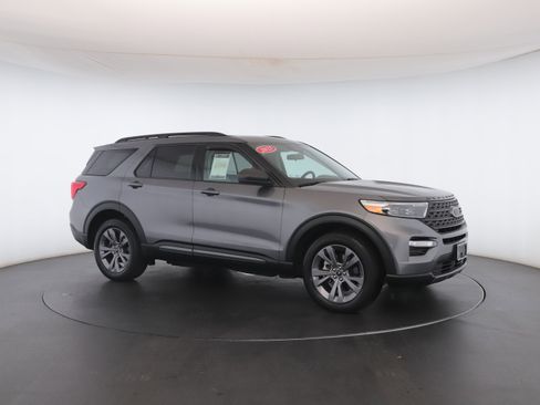 Used 2021 Ford Explorer XLT w/ Equipment Group 202A image 34