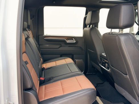 Used 2025 Chevrolet Silverado 3500 High Country w/ High Country Premium Package AWD/4WD image 29