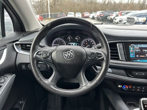 Used 2018 Buick Enclave Essence image 10