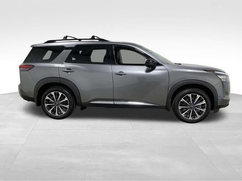 New 2026 Nissan Pathfinder Platinum image 2