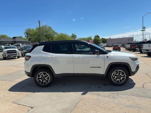 Used 2025 Jeep Compass Trailhawk w/ Trailhawk Elite Group AWD/4WD image 6