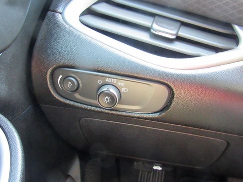 Used 2021 Chevrolet Malibu RS FWD image 18