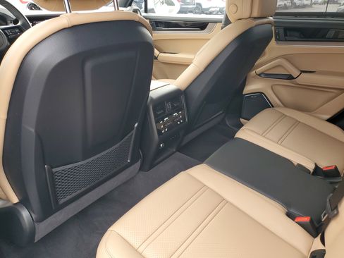 Used 2024 Porsche Cayenne E-Hybrid image 12