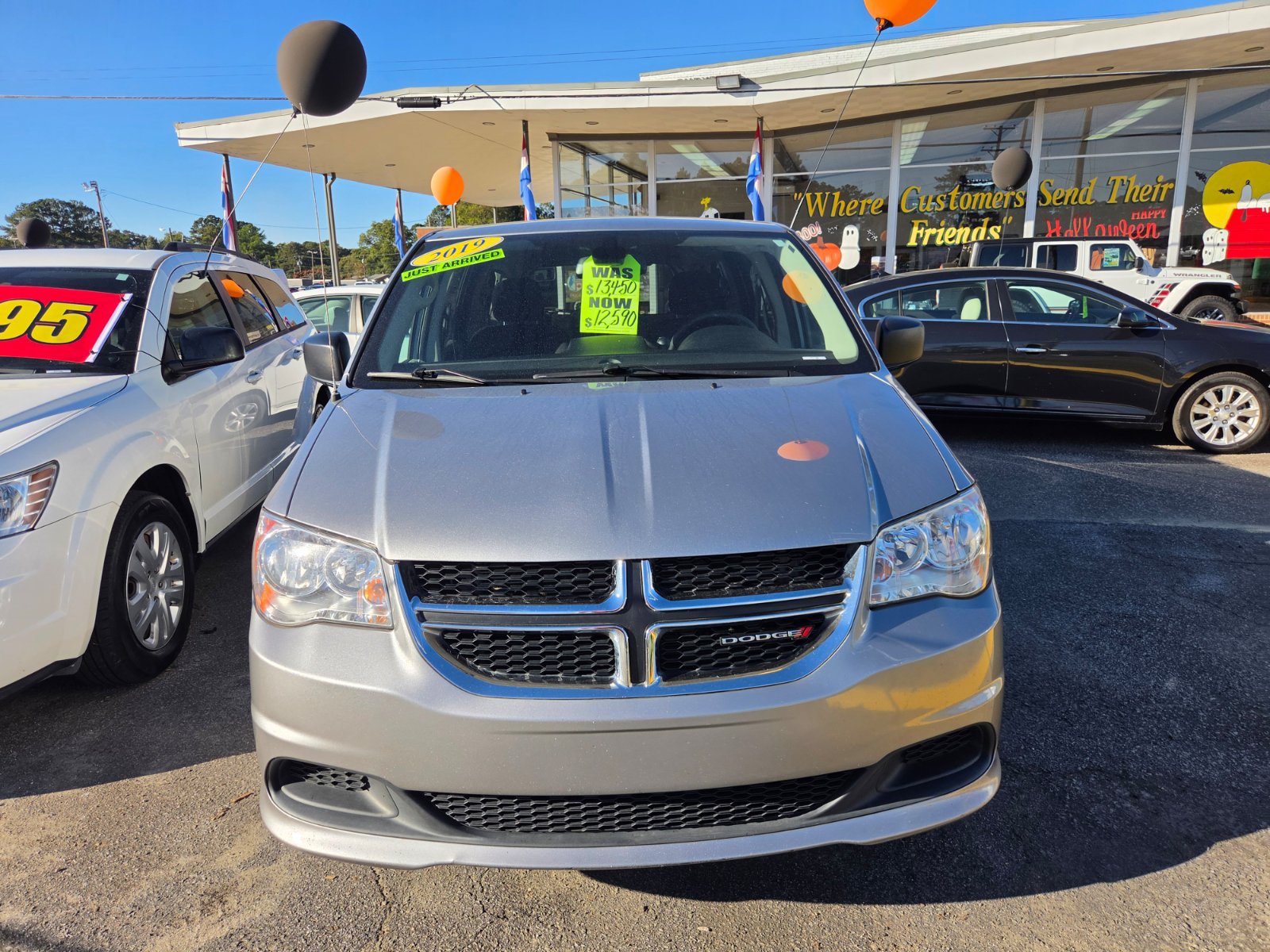 Used 2019 Dodge Grand Caravan SE FWD image 4