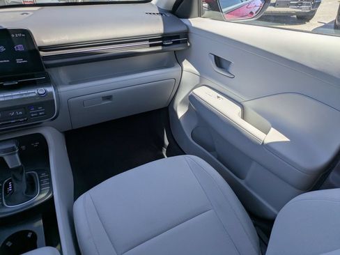 Used 2025 Hyundai Kona SEL FWD image 18