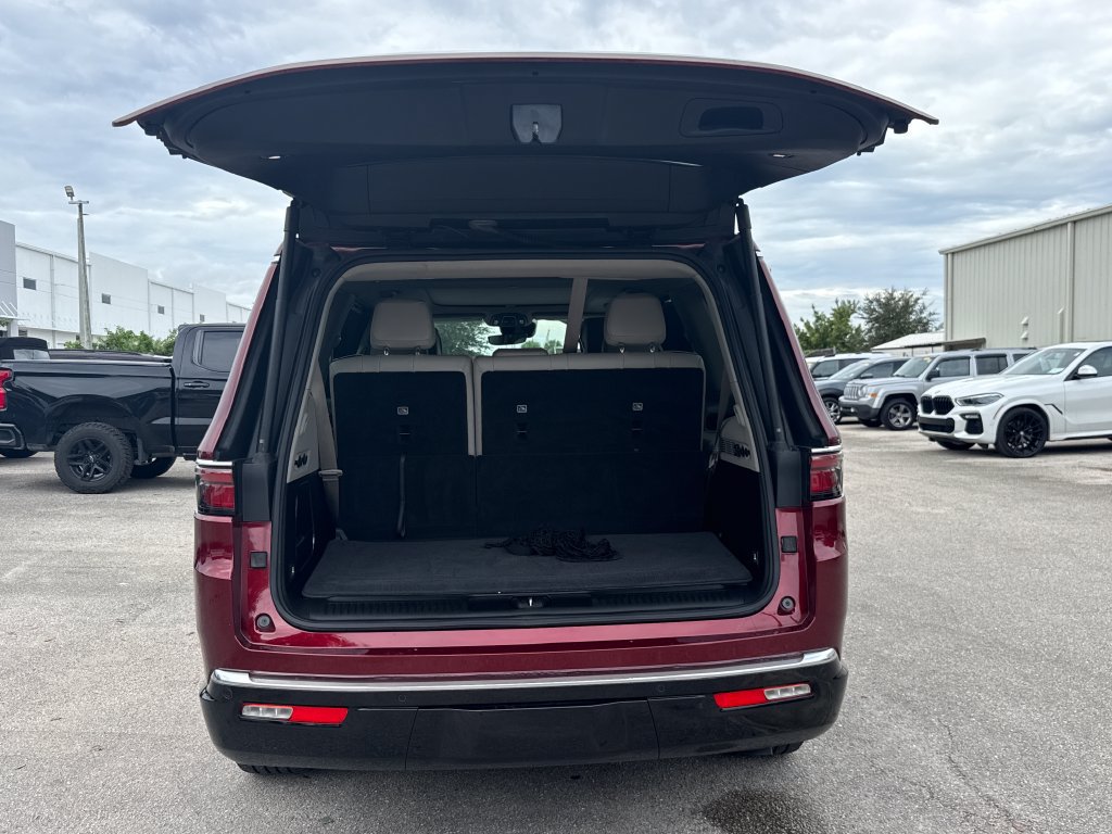 Used 2023 Jeep Wagoneer 2WD w/ Premium Group I image 29