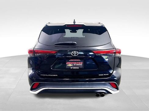 Used 2021 Toyota Highlander XSE AWD/4WD image 9