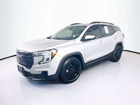 Used 2022 GMC Terrain SLE w/ Elevation Edition image 3
