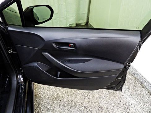 Used 2022 Toyota Corolla LE FWD image 11