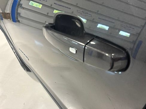 Used 2018 GMC Acadia SLE AWD/4WD image 12