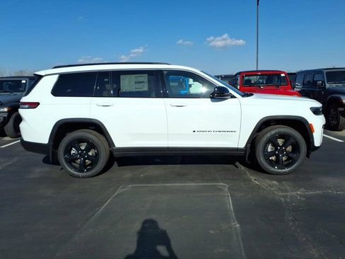 New 2026 Jeep Grand Cherokee L Limited w/ Limited Altitude Package image 19