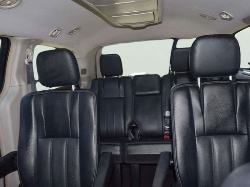 Used 2015 Chrysler Town & Country Touring-L w/ Trailer Tow Group image 26