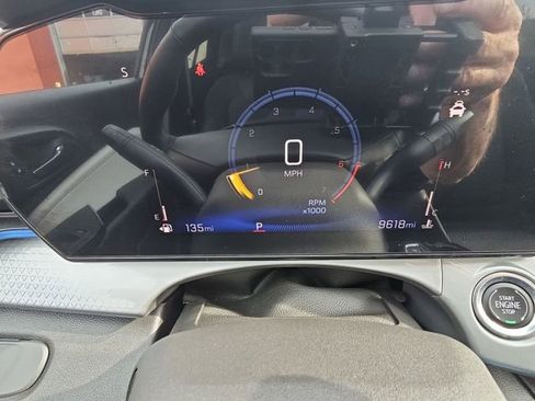 Used 2025 Chevrolet Trax LT w/ LT Convenience Package FWD image 12