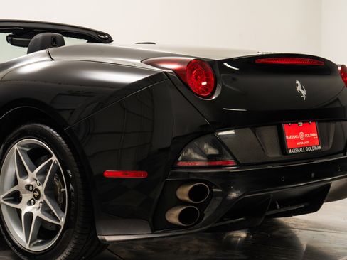 Used 2011 Ferrari California image 34