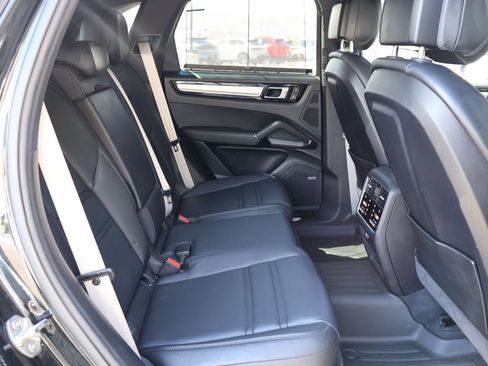 Certified 2023 Porsche Cayenne Platinum Edition AWD/4WD image 25