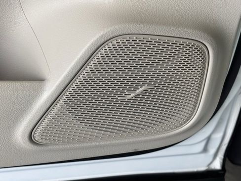 Certified 2025 Mercedes-Benz GLB 250 image 25